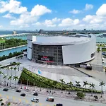 Luxury 1 Bedroom And Comfort Steps From The Kaysea Center & Miami Port -Daily Resort Fee And Parking Not Included