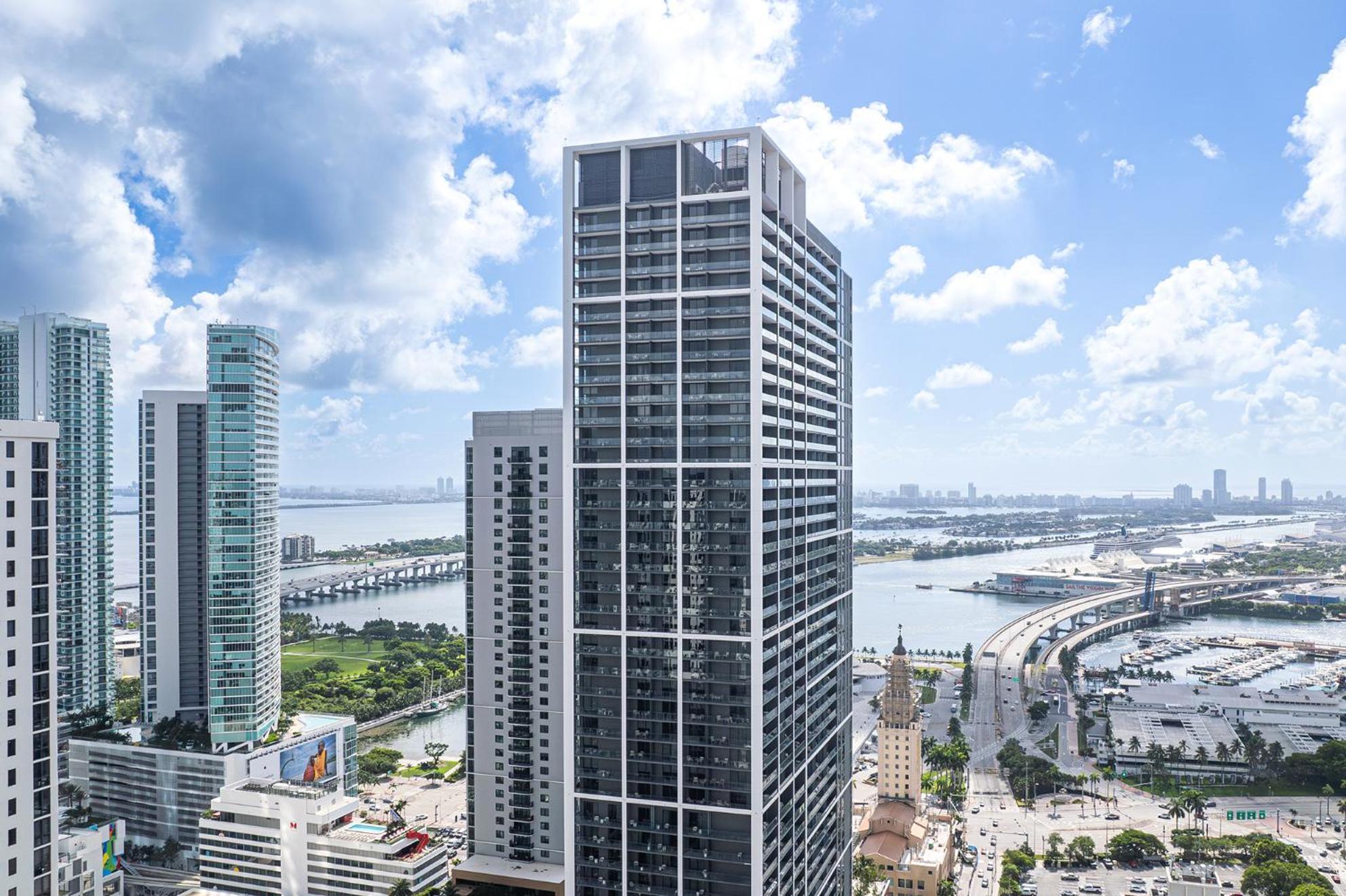 Apartment Luxury 1 Bedroom And Comfort Steps From The Kaysea Center & Port -daily Fee And Parking Not Included *