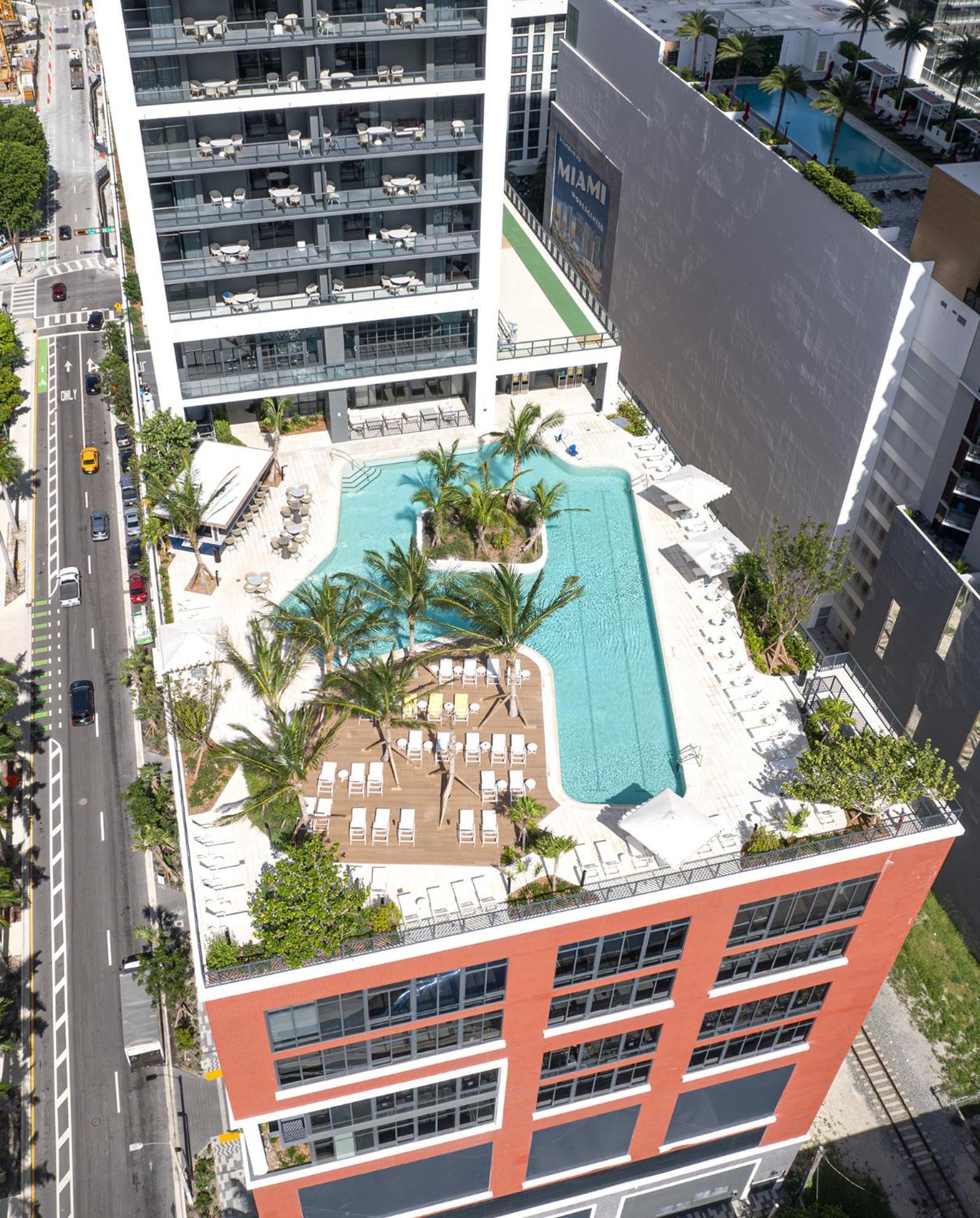 Luxury 1 Bedroom And Comfort Steps From The Kaysea Center & Port -daily Fee And Parking Not Included