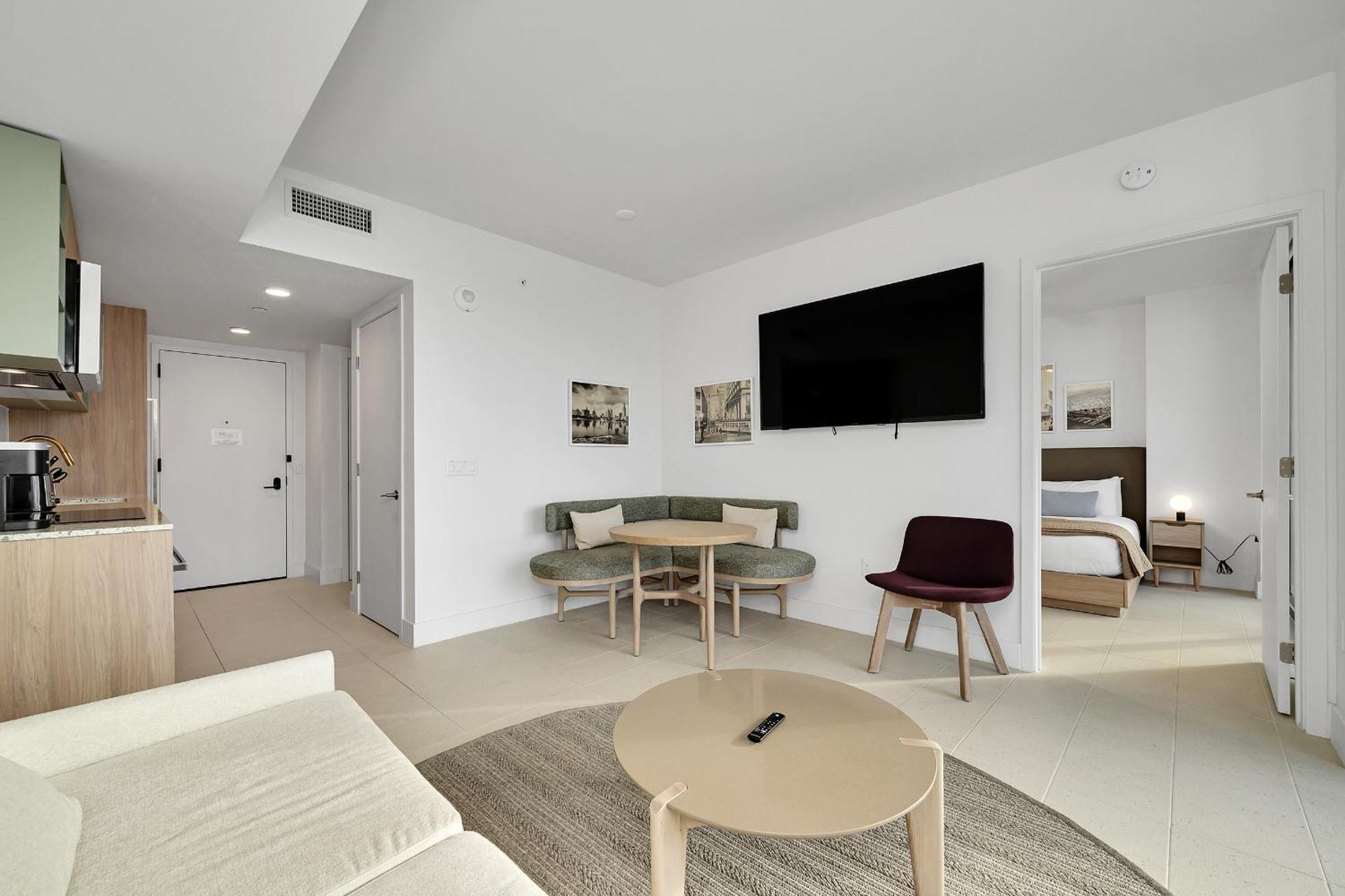 Apartment Luxury 1 Bedroom And Comfort Steps From The Kaysea Center & Port -daily Fee And Parking Not Included *