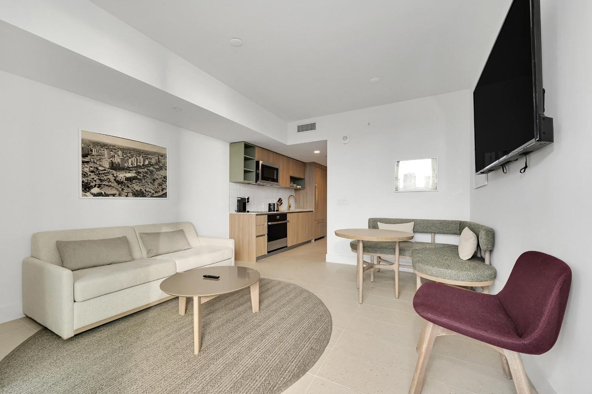 Luxury 1 Bedroom And Comfort Steps From The Kaysea Center & Port -daily Fee And Parking Not Included * Miami