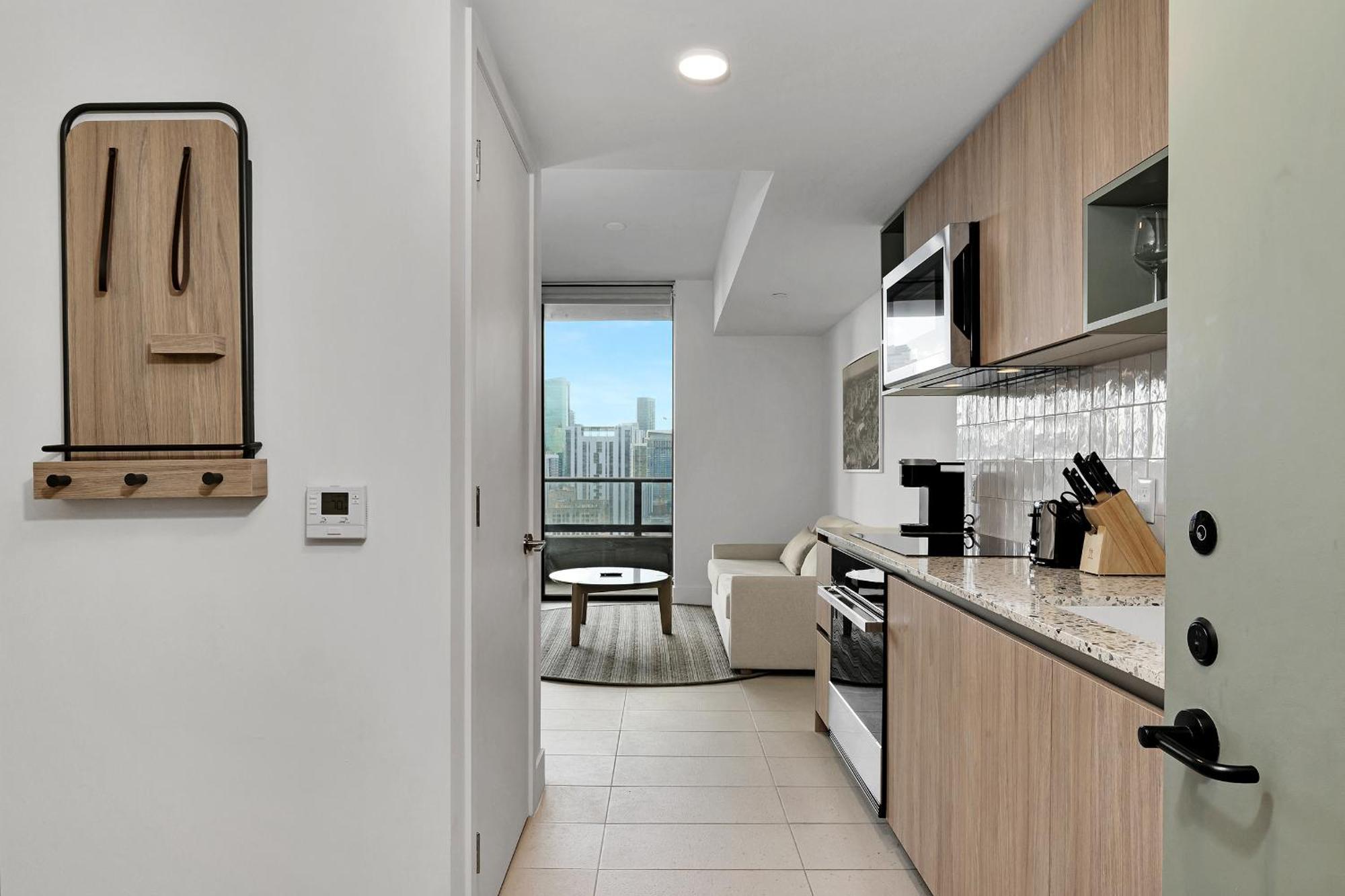 Apartment Luxury 1 Bedroom And Comfort Steps From The Kaysea Center & Port -daily Fee And Parking Not Included