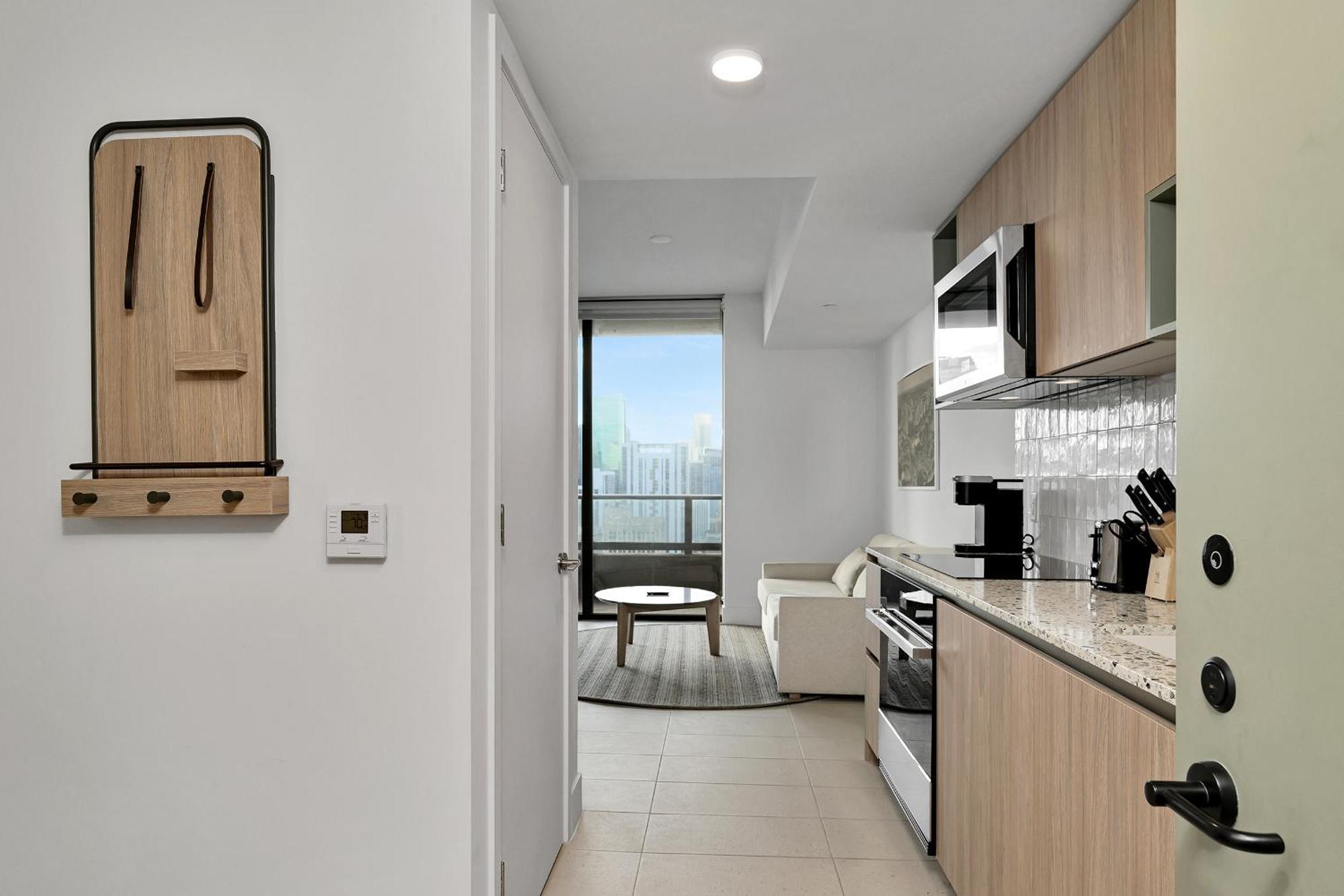 Luxury 1 Bedroom And Comfort Steps From The Kaysea Center & Port -daily Fee And Parking Not Included Apartment *