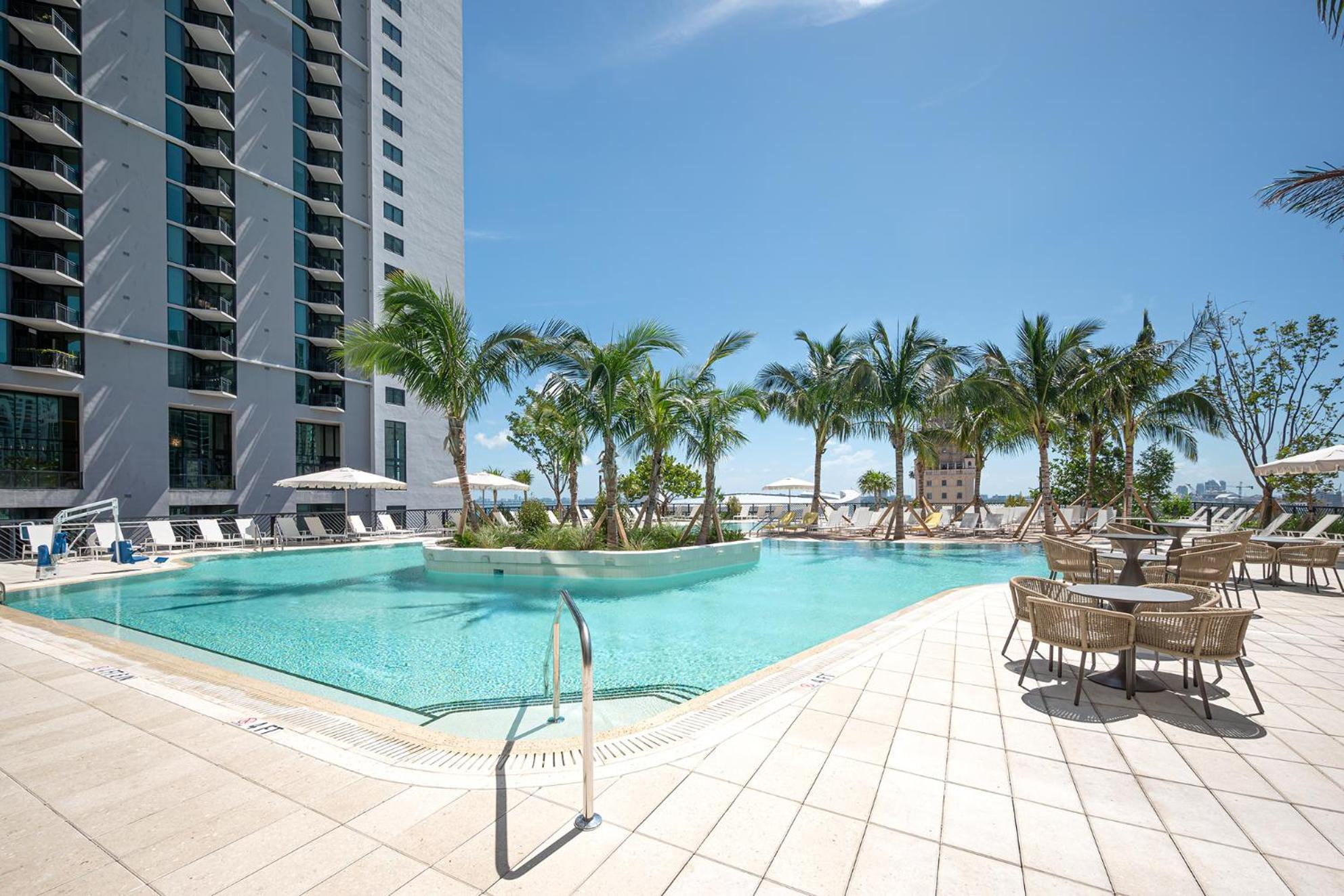 Luxury 1 Bedroom And Comfort Steps From The Kaysea Center & Port -daily Fee And Parking Not Included