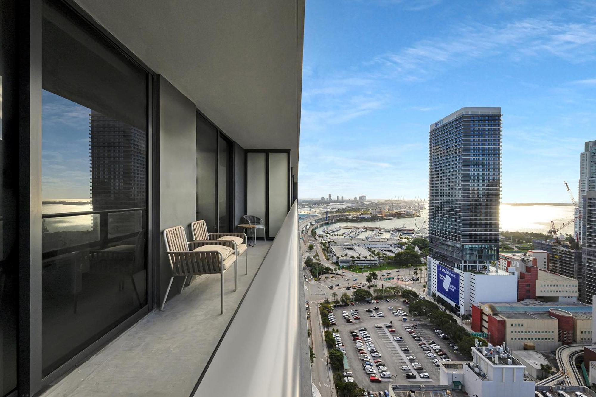 Apartment Luxury 1 Bedroom And Comfort Steps From The Kaysea Center & Port -daily Fee And Parking Not Included