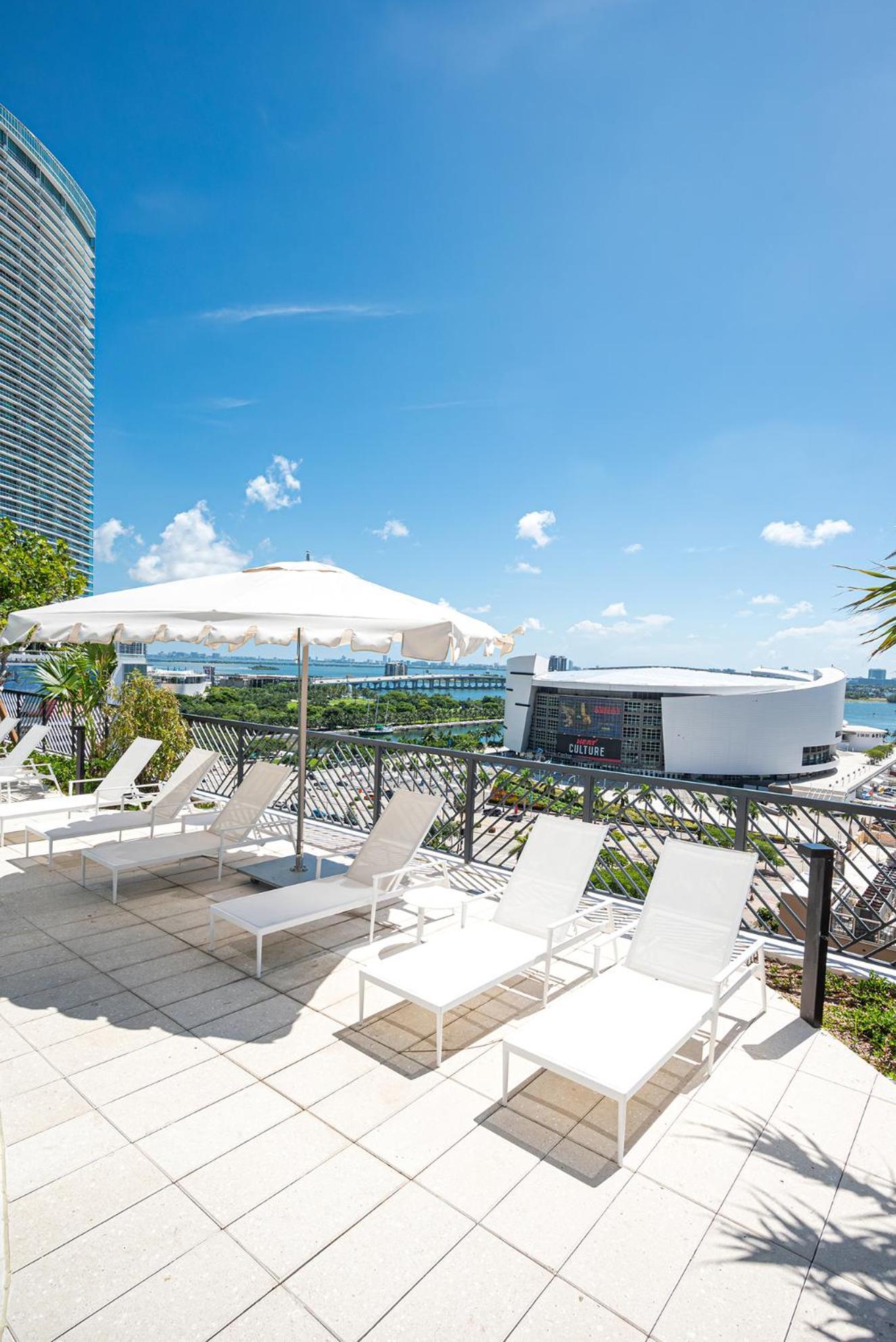 Apartment Luxury 1 Bedroom And Comfort Steps From The Kaysea Center & Port -daily Fee And Parking Not Included
